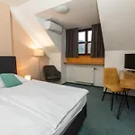Kozjanski Dvor 3*