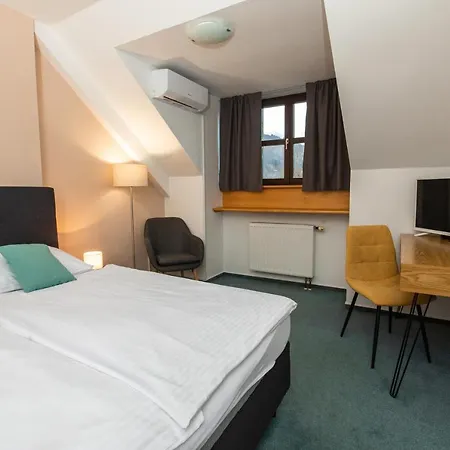 Kozjanski Dvor 3*