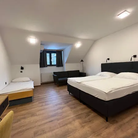 Kozjanski Dvor Szálloda 3*