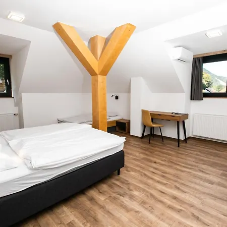 Hotell Kozjanski Dvor Podčetrtek