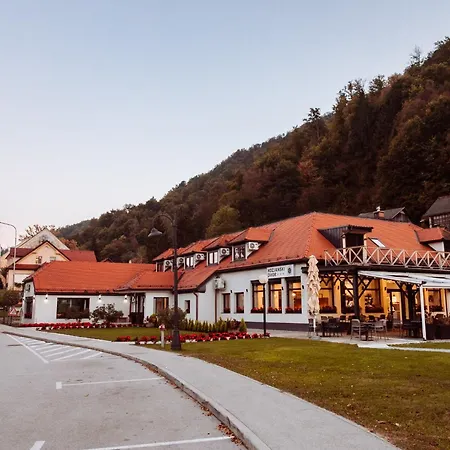 Otel Kozjanski Dvor 3*