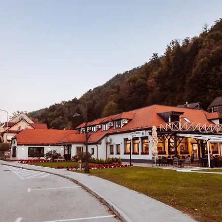 Hotell Kozjanski Dvor 3*